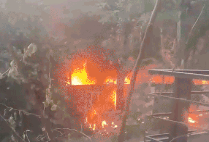 Lửa bùng cháy ở làng nghề Tân Triều