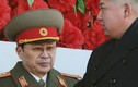 Vì sao Kim Jong-un chỉ đạo cách chức dượng?