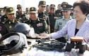 Trung Quốc viện trợ 30.000 bộ quân trang cho Campuchia