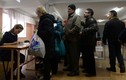 Những lá phiếu đầu tiên của người dân Crimea