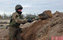 Lính dù Ukraine tức tốc đào hào gần biên giới Nga
