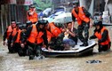 Chùm ảnh: Mưa lớn đổ bộ Trung Quốc, 18 người thiệt mạng