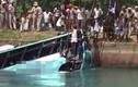 2 xe buýt Ai Cập rơi xuống kênh, 19 người thiệt mạng