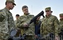 Cận cảnh chuyến thị sát quân đội của Tổng thống Ukraine