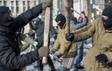Maidan và binh sĩ Ukraine hỗn chiến trên đường phố Kiev