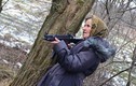 Xem bà lão Ukraine 68 tuổi học bắn súng 