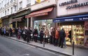 Dân Pháp rồng rắn xếp hàng mua báo Charlie Hebdo