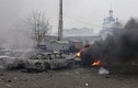 Hiện trường vụ trúng pháo ở trung tâm Mariupol