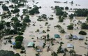 Người dân Myanmar oằn mình chống lũ lụt 