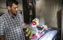 Cha của em bé Syria ngậm ngùi thăm lại phòng con