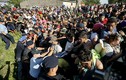 Cảnh người tị nạn đổ dồn tới ga tàu ở Croatia