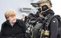 Thủ tướng Đức Merkel trong những lần tới thăm quân đội