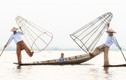 Ngư dân Myanmar “làm xiếc” trên hồ Inle