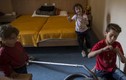 Cảnh dân tị nạn sống trong khách sạn bỏ hoang ở Athens 
