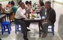 Người đàn ông ăn bún chả cùng ông Obama là ai?