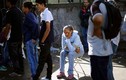 Cảnh dân Venezuela xếp hàng chờ mua đồ thời khủng hoảng