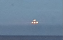 Hốt hoảng cảnh UFO bay lơ lửng trên biển được người dân ghi lại
