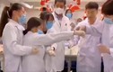 Video: Nữ sinh y khoa hoảng sợ khi thí nghiệm với chuột