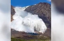 Video: Kinh hoàng khoảnh khắc trận tuyết lở ập xuống vách đá