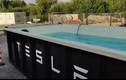 Video: Tesla làm bể bơi cho người chờ sạc có thể tắm miễn phí