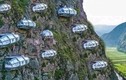 Video: Qua đêm tại “khách sạn treo lơ lửng” bên vách núi
