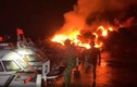 Video: Nhiều tàu và ca nô tại bến du lịch Cửa Đại bốc cháy dữ dội