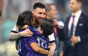 Tan chảy khoảnh khắc Messi cùng vợ và các con ăn mừng chiến thắng