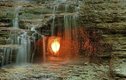 Bí mật không lời giải về “ngọn lửa vĩnh cửu” bên trong thác nước