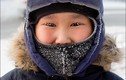Trẻ em đi học với hàng mi “đóng băng” ở nơi lạnh nhất thế giới