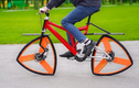 Cận cảnh chiếc xe đạp có bánh hình tam giác độc nhất vô nhị