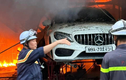 Vụ cháy gara ở Hà Nội: xót xa hình ảnh xe sang bị thiêu rụi