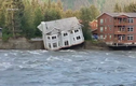 Mỹ: Lũ lụt nghiêm trọng, cả ngôi nhà rơi xuống sông như trong phim