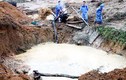 Cận cảnh vỡ đường ống khiến 70.000 hộ dân mất nước