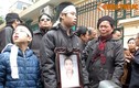 Đến tòa xử Nguyễn Mạnh Tường, mẹ chị Huyền khóc nức nở