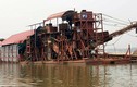 Hơn 60 cảnh sát tóm 4 tàu cát tặc trên sông Hồng