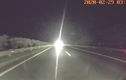 Video: Chạy ngược chiều, bật đèn pha chói mắt trên cao tốc Lào Cai