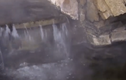 Video: Suối nước nóng cho phép du khách tắm khỏa thân khi trời tối