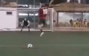 Video: Sút penalty giống Quế Ngọc Hải, cầu thủ tự biến mình thành “trò cười“
