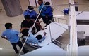 Video: Đánh bảo vệ bệnh viện rồi lái xe bỏ trốn, tông chết người