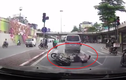 Video: Nam thanh niên chở bạn gái tạt đầu xe ô tô ngã “sấp mặt”