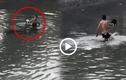 Video: Nam thanh niên hò hét nhảy xuống sông Kim Ngưu "tắm tiên"