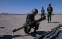 Ảnh: Lính Nga lóng ngóng sử dụng tên lửa Trung Quốc