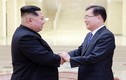 Bất ngờ cảnh "thân mật" của ông Kim Jong-un và đại diện Hàn Quốc