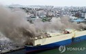 Tàu chở 2.100 chiếc xe hơi bốc cháy dữ dội tại hải cảng