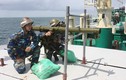Bất ngờ hỏa lực “khủng” trên tàu hậu cần của Việt Nam