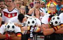 CĐV Đức đẫm nước mắt khi đội tuyển rời World Cup trong tủi hổ