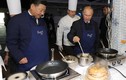 Tổng thống Putin mang tạp dề làm bánh kếp mời Ông Tập Cận Bình
