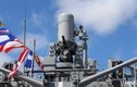 Soi vũ khí Mỹ trên tàu chiến New Zealand đang thăm Việt Nam