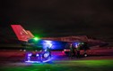 F-35B đẹp “ma mị” trên tàu sân bay trong đêm tối