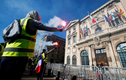 Biểu tình lan rộng, người phát ngôn chính phủ Pháp trốn khỏi văn phòng